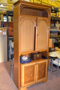 credenza chiara stile classico