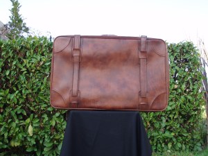 valigia marrone in pelle