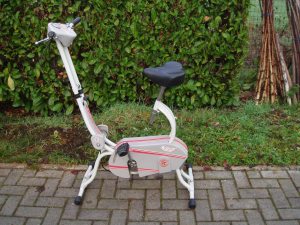 cyclette bianca per ginnastica