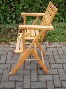 seggiolone in legno pieghevole