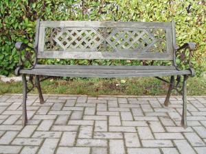 panchina in ferro da esterno