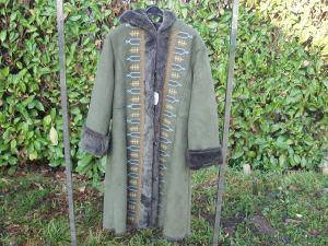 cappotto verde ragazza