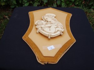 madonna con bambino in rilievo