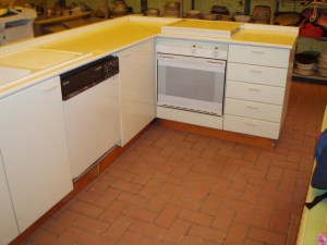 cucina bianca ad angolo senza frigo