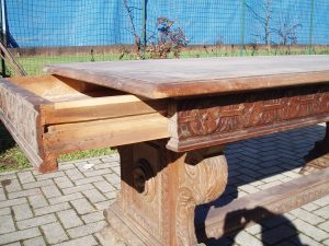 particolare del cassetto frontale