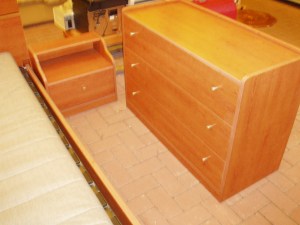 comò e comodino di camera ciliegio