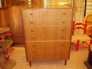 settimanale marrone scuro