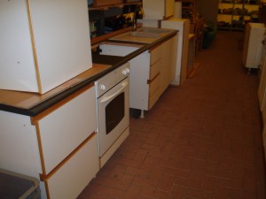 cucina lineare 3,1 mt con piano nero