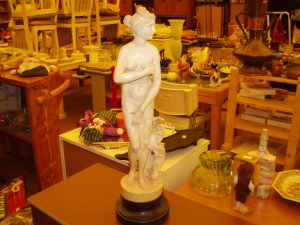 particolare prima statua