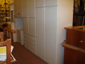 camera con letto verticale vista laterale