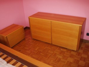 comò di camera in noce chiaro