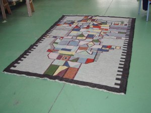 tappeto grigio nero realizzato a mano