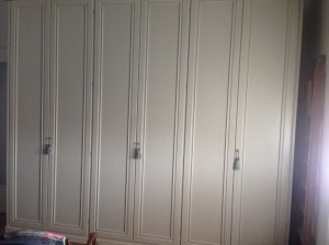 armadio bianco a sei ante vista frontale