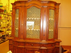 particolare vetrina superiore