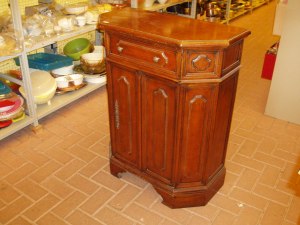 mobile portatelefono in arte povera