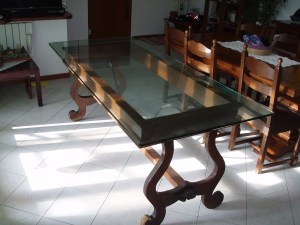 tavolo antico con piano in cristallo