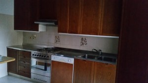 cucina in acciaio vista di lato