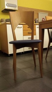 particolare della sedie del tavolo