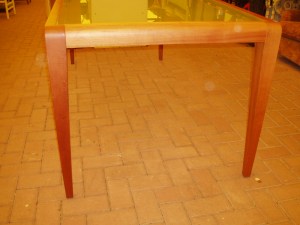 tavolo in vetro e ciliegio vista frontale