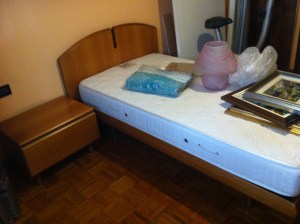 letto e comodino di cameretta