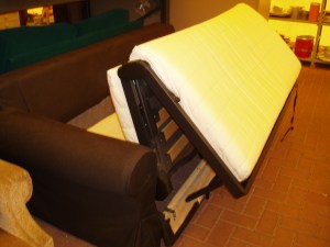 divano letto nero matrimoniale aperto