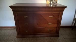 comò a tre cassetti in massello noce scuro