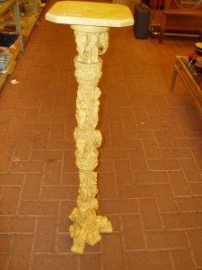colonna portavasi orientale in finto avorio