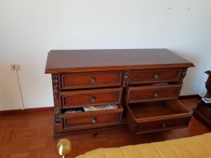 cassettiera in massello noce scuro a sei cassetti