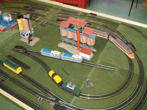 particolare del plastico lima con cisterne e vagoni