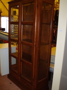 vetrina in arte povera a 4 ripiani