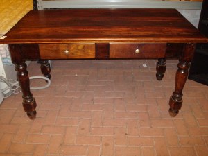 tavolo antico scuro in massello