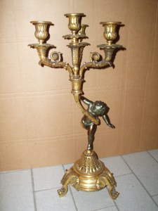 candelabro con putto mano destra